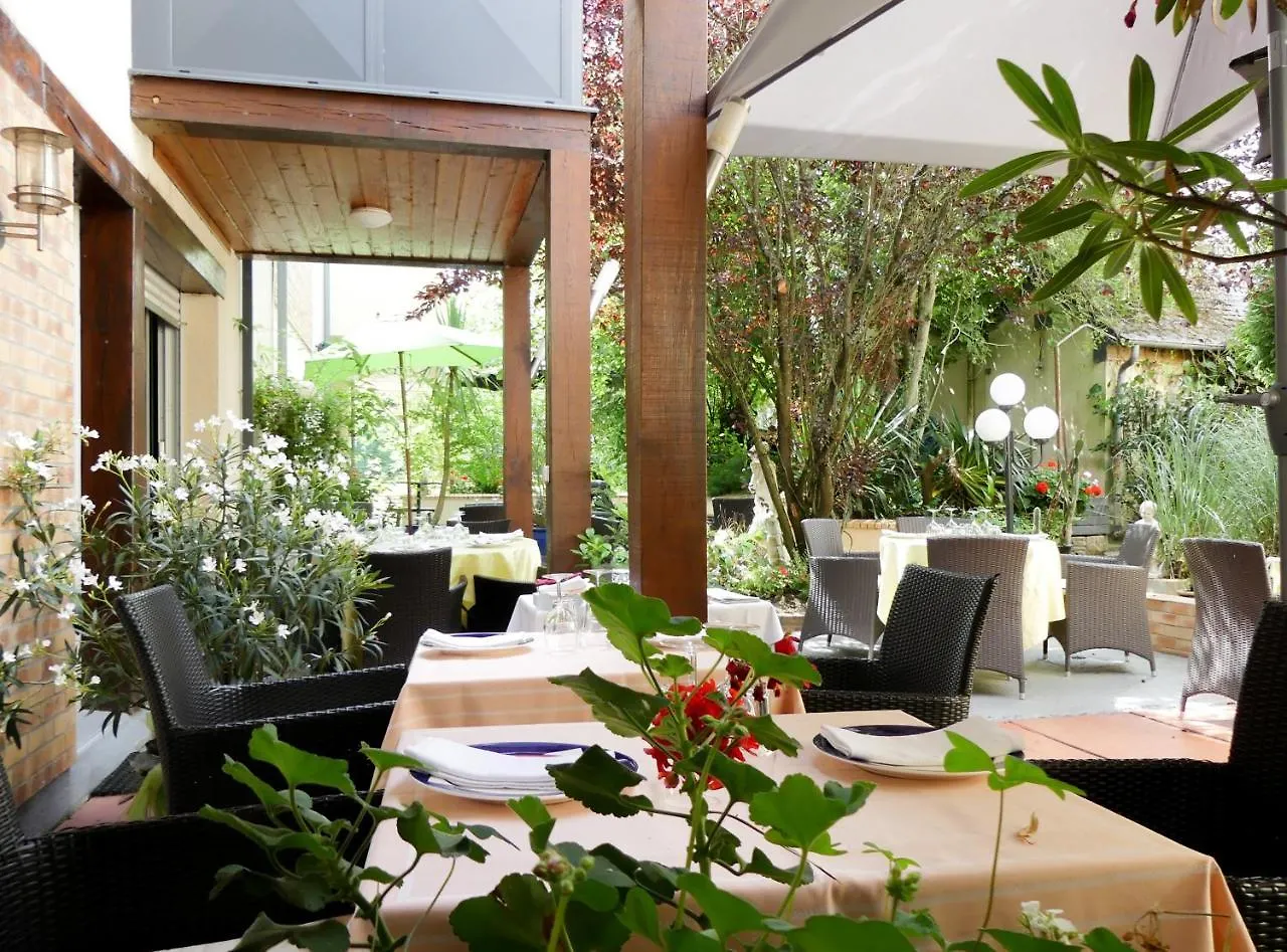 Le Clos Champel Hotel Restaurant Logis Cesson-Sévigné